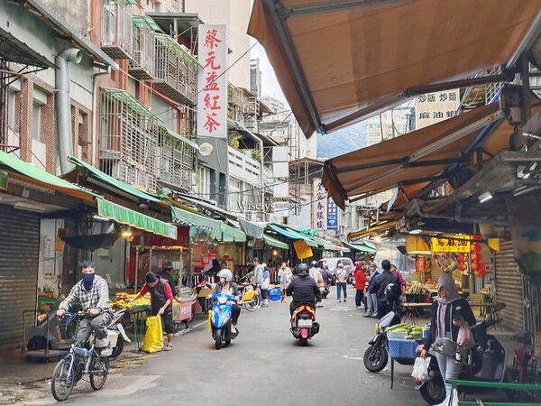 ▲▼阿婆蚵嗲圈圈餅。（圖／WISELY`S 拍拍照寫寫字授權提供）