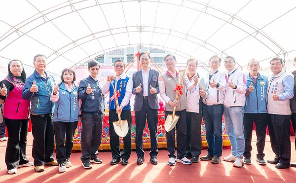 ▲桃園市長張善政今日在開工典禮後與出席人士合影。（圖／市府新聞處提供）