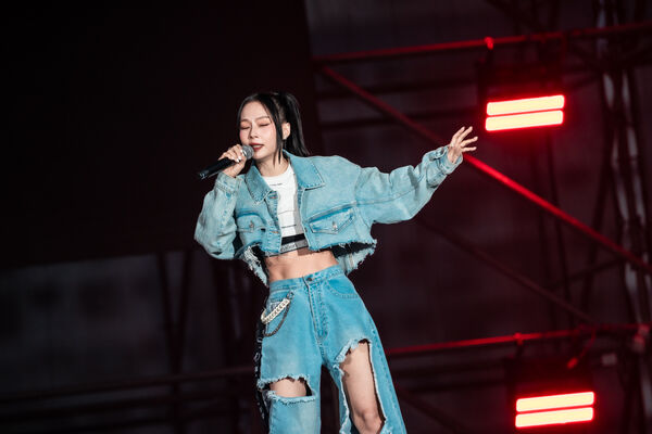 ▲▼ 〈Like Jennie〉來了！孫淑媚中空露纖腰辣舞　這角度超像Jennie。（圖／寬寬整合提供）