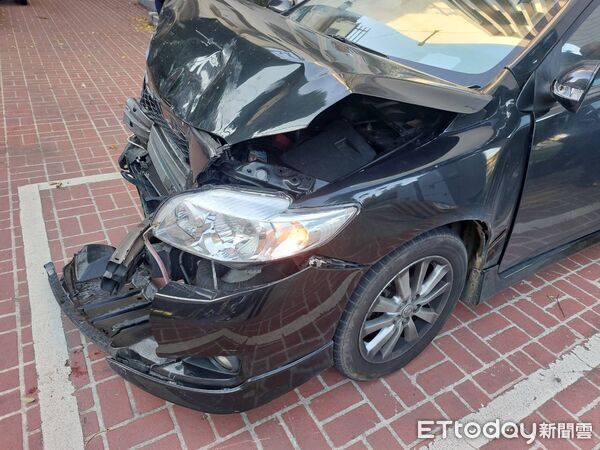 毒駕男掛假車牌「拒檢狂逃6.7公里」！闖紅燈撞3車　警開4槍壓制