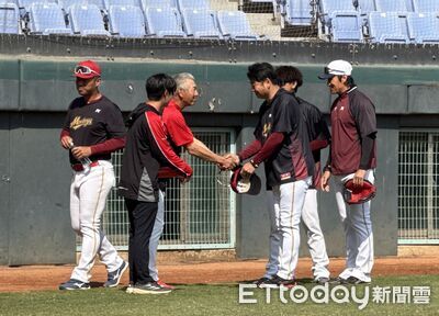 古久保致意曾豪駒致意喊「辛苦了」　直言國家隊主帥壓力大