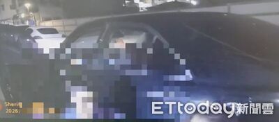 夫妻蛇行毒駕「9月大嬰在車上」　警盤查她掉出1包海洛因嚇哭