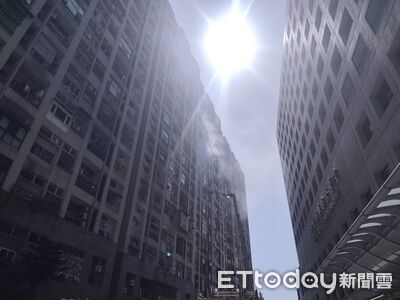 新北汐止驚傳火警！建成路社區大樓8F廚房冒煙　消防救出1人