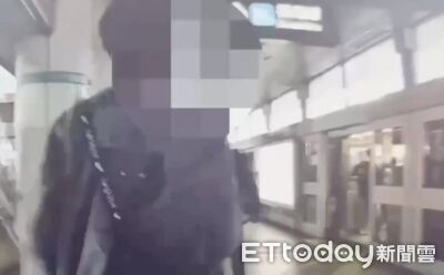 他搭捷運翹腳「影響乘客動線」不爽被勸阻　2人月台對決互毆