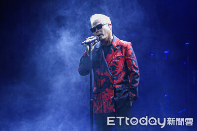 直擊／巫啟賢唱一半「黑衣債主突衝上台」！背後突襲...他嚇到尖叫