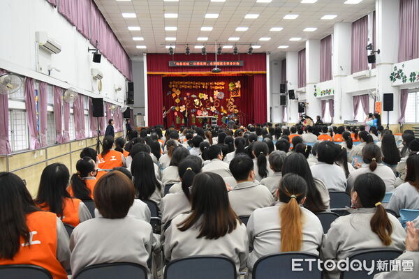 ▲▼台灣更生保護會桃園分會，於桃園女監辦理「迎春送暖・以樂復歸」春節監所關懷音樂會。（圖／臺灣更生保護會提供）