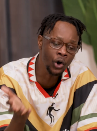 ▲喜劇演員Learnmore Jonasi解釋真正含意。（圖／翻攝自YT）