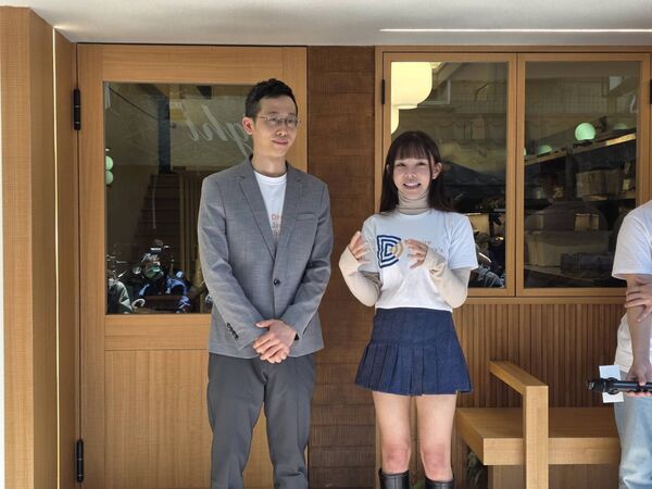 ▲巫苡萱(中)、Kapo(左)、Nabi373現身發雞排 。（圖／記者葉文正攝）