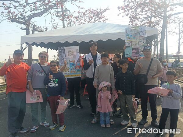 ▲台南市消防局結合木棉花季設置宣導攤位，向民眾推廣防火與防災觀念。（記者林東良翻攝，下同）
