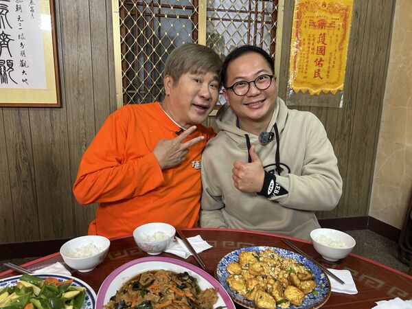 ▲胡瓜(左)與富豪粉絲。（圖／下面一位）