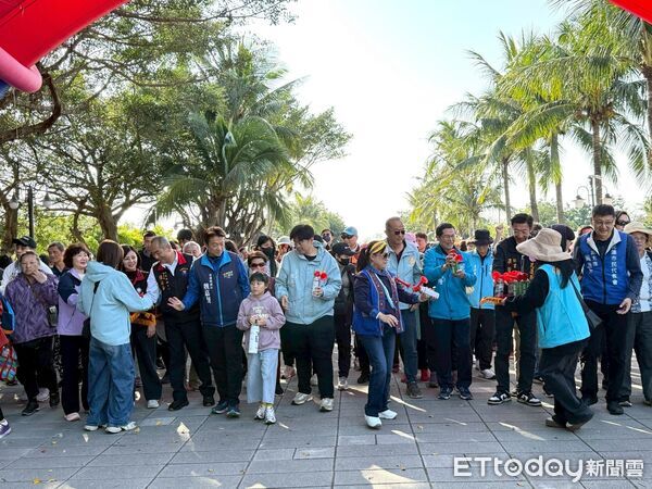 ▲▼「愛花蓮‧山海漫步走」健走活動在太平洋公園曙光廣場熱鬧登場。（圖／花蓮市公所提供，下同）