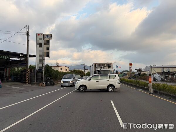 ▲枋寮鄉台1線三車交通事故。（圖／記者陳崑福翻攝）