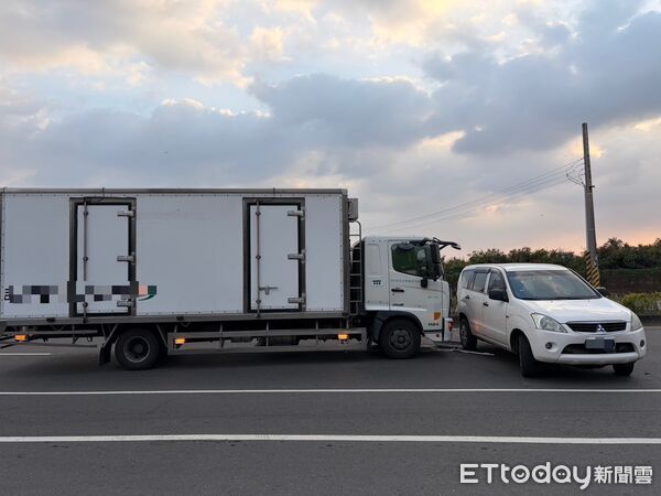 ▲枋寮鄉台1線三車交通事故。（圖／記者陳崑福翻攝）