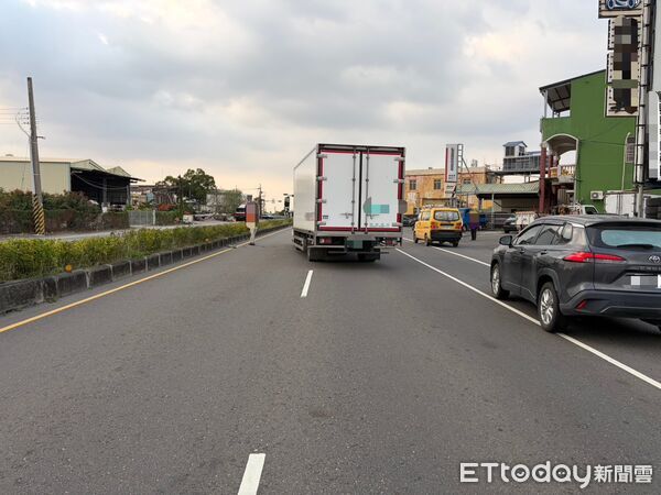 ▲枋寮鄉台1線三車交通事故。（圖／記者陳崑福翻攝）