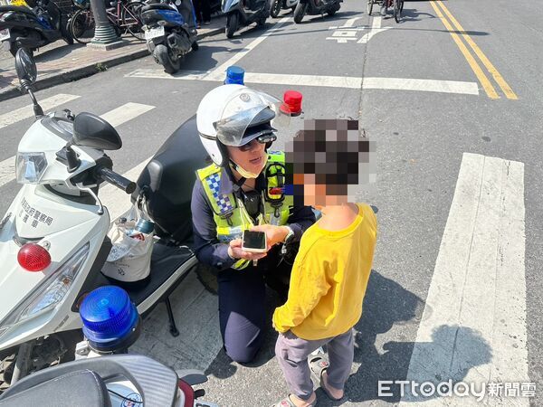 ▲里港警方幫6歲童找到父親。（圖／記者陳崑福翻攝）