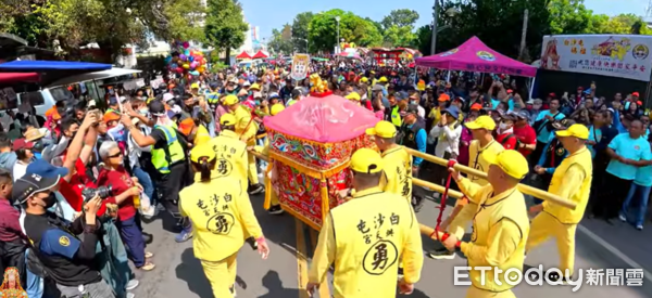 ▲里港警方幫6歲童找到父親。（圖／記者陳崑福翻攝）