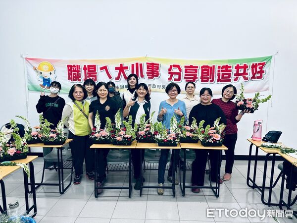 ▲台南市勞工局於曾文市政願景園區辦理「莓果提拉米蘇」烘焙課程，學員親手製作甜點體驗手作樂趣。（記者林東良翻攝，下同）