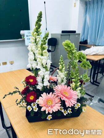 ▲台南市勞工局於曾文市政願景園區辦理「莓果提拉米蘇」烘焙課程，學員親手製作甜點體驗手作樂趣。（記者林東良翻攝，下同）