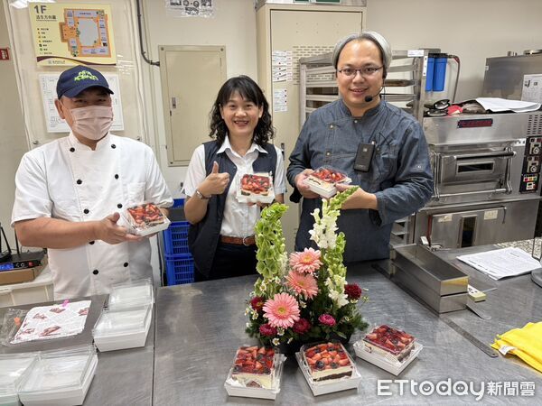 ▲台南市勞工局於曾文市政願景園區辦理「莓果提拉米蘇」烘焙課程，學員親手製作甜點體驗手作樂趣。（記者林東良翻攝，下同）