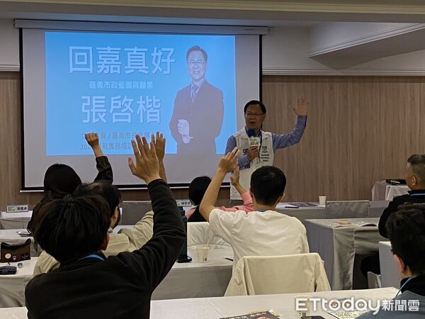 ▲▼   密訓嘉義市長幹部 柯文哲、張啓楷組最強戰隊 尋找學姊發言人社群戰將。（圖／記者翁伊森翻攝）