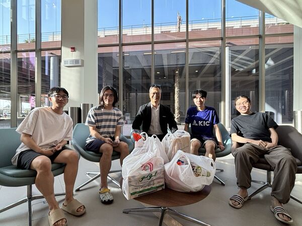 ▲▼駐科威特代表處探視台灣留學生。（圖／外交部提供）