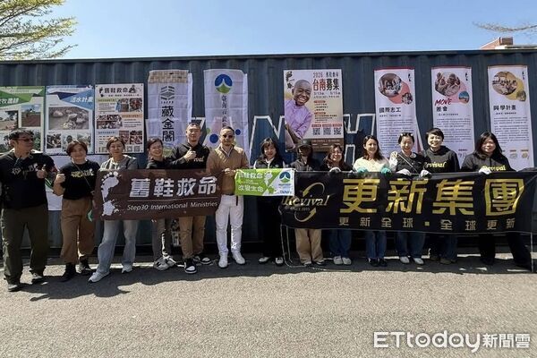 ▲「舊鞋救命」台南募集活動在麻豆曾文市政願景園區進行，各界志工投入整理物資。（記者林東良翻攝，下同）