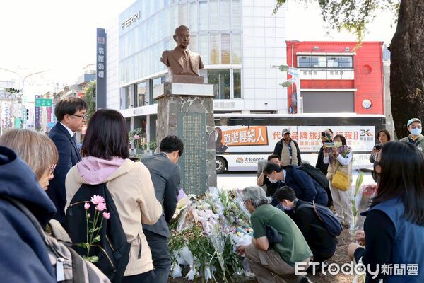 ▲台南市長黃偉哲出席湯德章追思會，與各界代表共同緬懷其正義與勇氣精神。（記者林東良翻攝，下同）