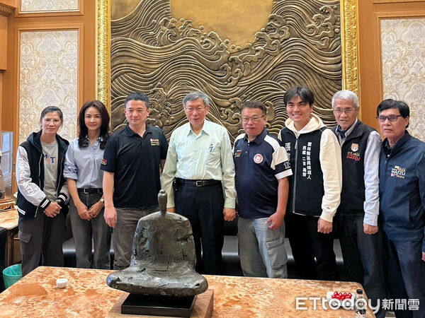 ▲▼柯文哲參拜西螺福興宮，還說今年依然要陪媽祖遶境。（圖／民眾提供，下同）
