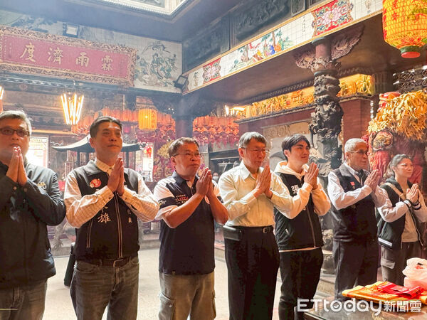▲▼柯文哲參拜西螺福興宮，還說今年依然要陪媽祖遶境。（圖／民眾提供，下同）