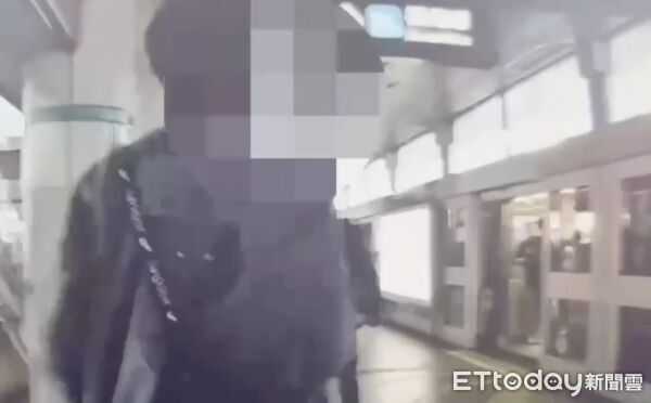 他搭捷運翹腳「影響乘客動線」不爽被勸阻　2人月台對決互毆