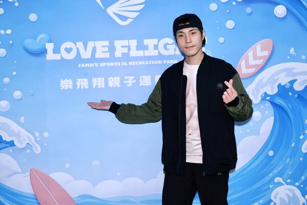 ▲白家綺、吳東諺夫妻的「樂飛翔親子運動樂園」舉辦試營運，唐振剛到場祝賀。（圖／民視提供）