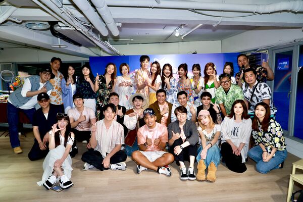 ▲白家綺、吳東諺夫妻的「樂飛翔親子運動樂園」舉辦試營運，唐振剛到場祝賀。（圖／民視提供）