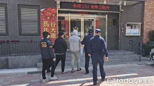 ▲▼金門女子遺失皮夾信用卡遭盜刷6萬元，警方已查獲相關人證，全案正依法偵辦中。（圖／金門縣警察局金城分局提供）