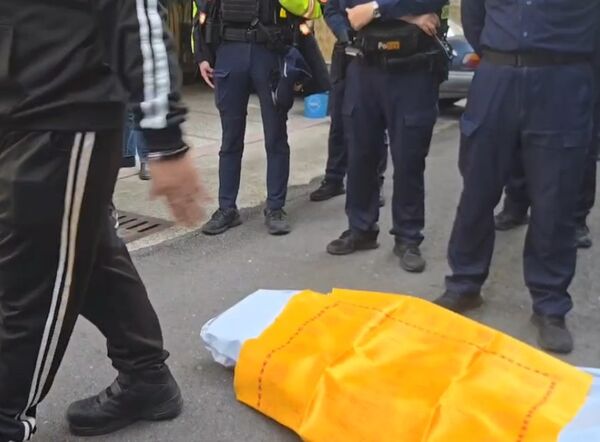 ▲健康失蹤38天死狀悽慘動保人士前往飼主家。（圖／社團法人新竹縣流浪動物珍愛協會提供）