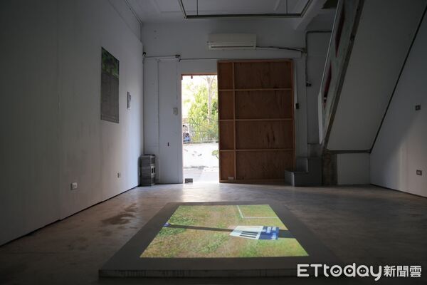 ▲台南新藝獎邀請紐西蘭藝術家John Vea參展，並於節點藝術空間舉辦個展開幕茶會。（記者林東良翻攝，下同）