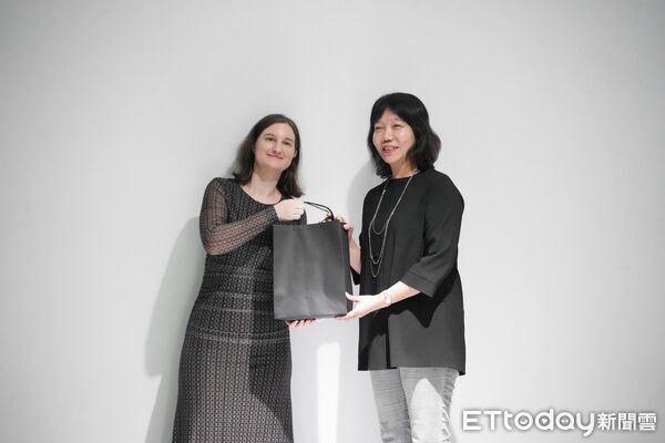 ▲台南新藝獎邀請紐西蘭藝術家John Vea參展，並於節點藝術空間舉辦個展開幕茶會。（記者林東良翻攝，下同）