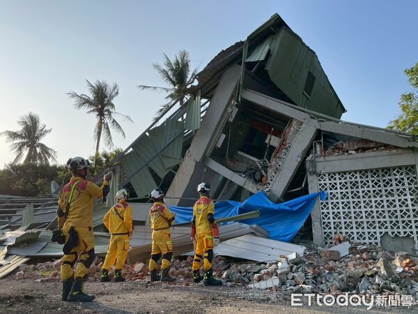 ▲台南市特種搜救隊在永康砲校進行36小時不間斷實兵演練，強化救援能力。（記者林東良翻攝，下同）