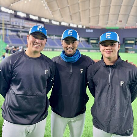 ▲▼林家正與孫易磊、古林睿煬合影，照片讓台灣球迷嗨翻天。（圖／翻攝臉書／北海道日本火腿鬥士隊全球粉絲團）