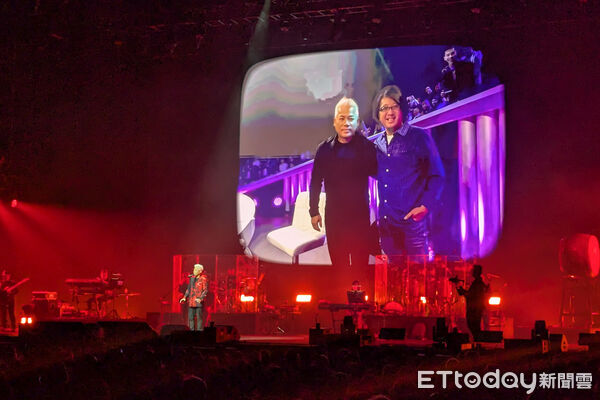 ▲巫啓賢《紅塵來去夢太傻》巡迴演唱會，緬懷小胖老師。（圖／記者林敬旻攝）