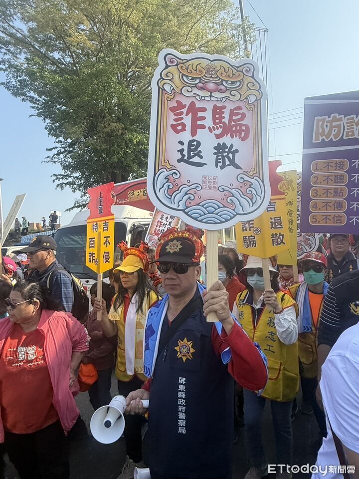 「屏東警+粉紅超跑」識詐遶境 信仰嘉年華守護民眾荷包