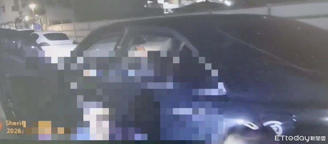 夫妻蛇行毒駕「9月大嬰在車上」 警盤查她掉出1包海洛因嚇哭