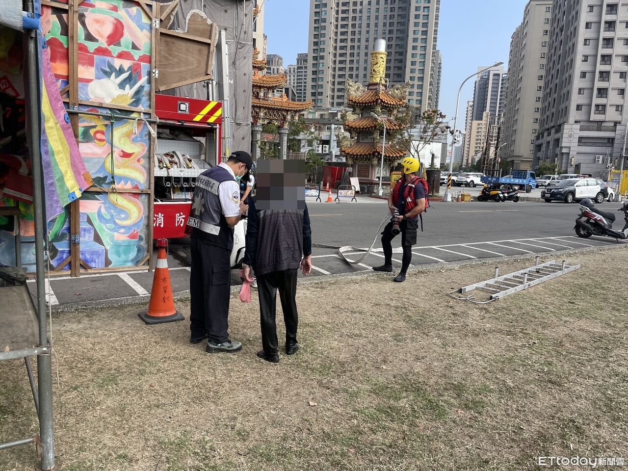 快訊/狗兒掙脫牽繩「掉進愛河」 阿北跳河救愛犬反受困