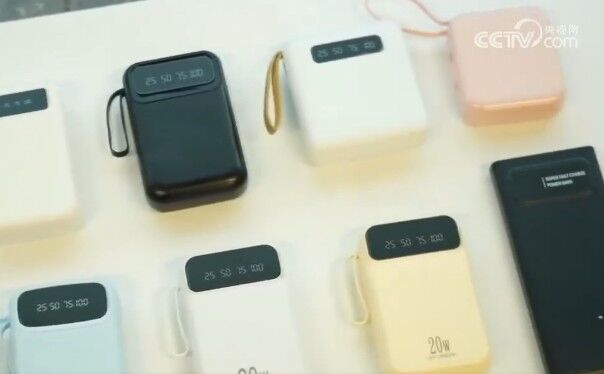 ▲▼陸媒調查發現，中國電商平台仍大量販售貼「假3C認證」的行動電源，許多產品其實是沒有生產資訊與品質證明的「三無電芯」，存在起火風險。（圖／翻攝自微博／央視網）