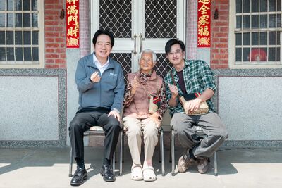 影／網友Tag總統許願！賴清德真的會看到　本尊登門祝福百歲阿嬤