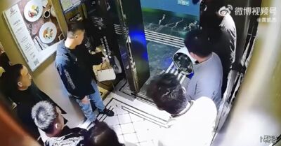 機器人送餐被踹飛　負傷繼續完成任務