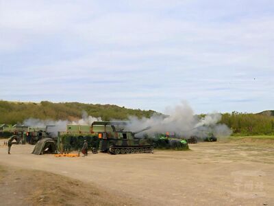 圖文／陸戰隊九九旅M109A2自走砲射擊
