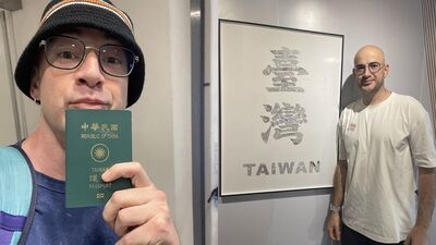 吳鳳PO照甜慶結婚11年　霸氣喊：台灣女婿是我最驕傲的身分