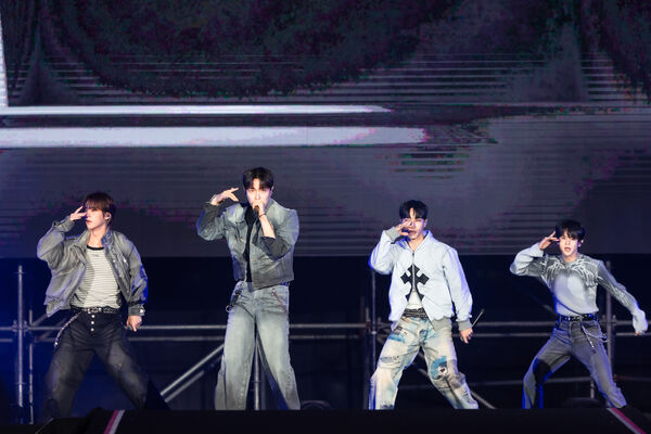 ▲▼直擊／寵台粉唱〈Fiction〉、〈Shock〉　梁耀燮：我們就是BEAST！。（圖／讀者提供）