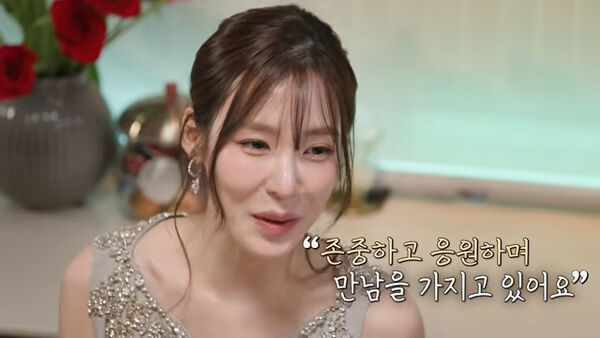 ▲▼少時蒂芬妮婚後幸福現身！　羞認「殺青後有好感」：擔心見不到他。（圖／翻攝自YouTube）