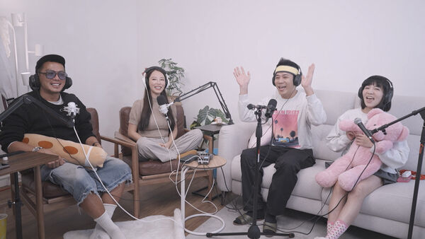▲▼咪妃訪問香蕉哥哥、草莓姐姐。（圖／咪妃KIDS提供）